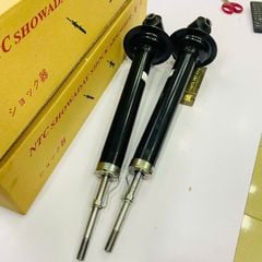 Giảm xóc sau hay phuộc sau Lexus GS300, GS350, GS430, GS460 đời 2005 - 2011.  Hàng Showa Japan thay 1 đôi bảo hành 6 tháng. Mã 4853080467, 48530-80467 ( RH = LH ) ( 1 cây )