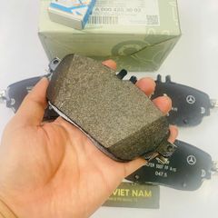 Má phanh hay bố thắng trước Mercedes W176 GLA250, GLA200 đời 20015 - 2020. Hàng cao cấp liền cảm biến báo mòn. Mã  A0004203002, A0004208700, A0004208903, A0084203720