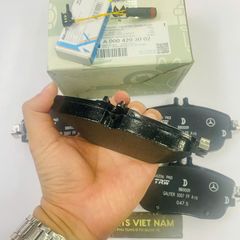 Má phanh hay bố thắng trước Mercedes W176 GLA250, GLA200 đời 20015 - 2020. Hàng cao cấp liền cảm biến báo mòn. Mã  A0004203002, A0004208700, A0004208903, A0084203720