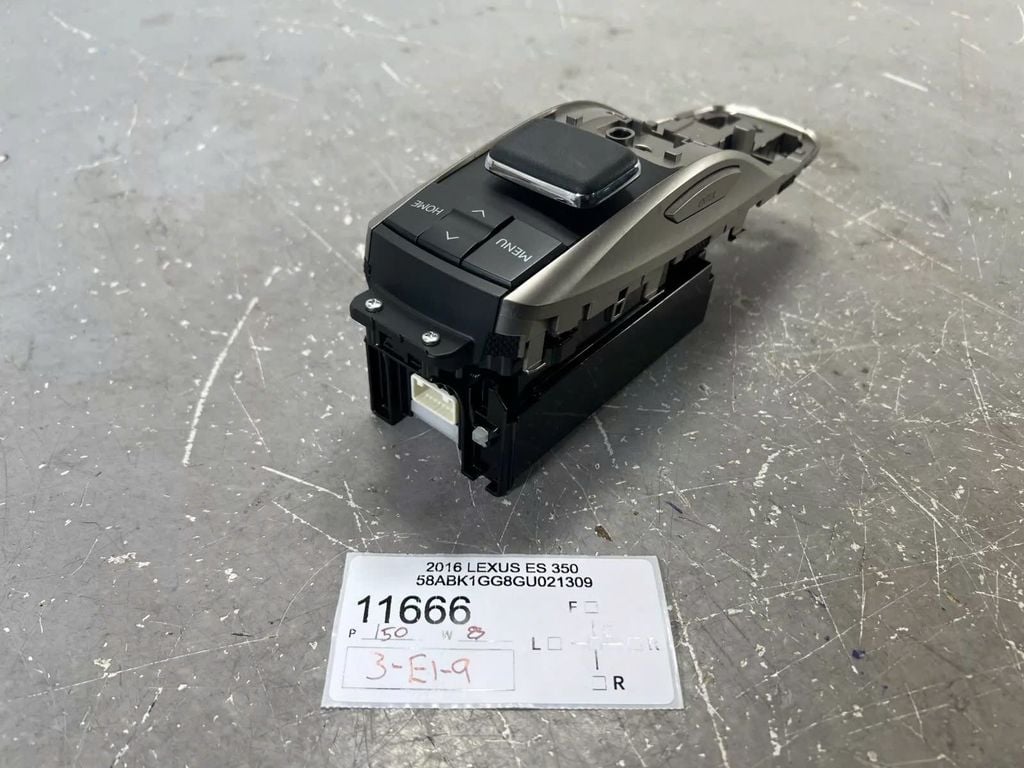 Cụm công tắc điểu khiển màn hình, âm thanh Lexus ES300h, ES350 đời 2018 - 2024. Hàng tháo xe US còn 90% đặt hàng 18 ngày. Mã 84780-33150-E0, 84780-33150, 8478033150, 8478033150E0