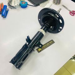 Giảm xóc sau hay phuộc sau bên phải Toyota Camry 2.0 ASV50 đời 2013 - 2019. Hàng Showa Japan. Mã 48530-06790, 48530-06720, 48530-06670, 48530-09V20, 48530-09Y60, 48530-8Z007