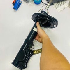 Giảm xóc sau hay phuộc sau bên phải Toyota Camry 2.0 ASV50 đời 2013 - 2019. Hàng Showa Japan. Mã 48530-06790, 48530-06720, 48530-06670, 48530-09V20, 48530-09Y60, 48530-8Z007