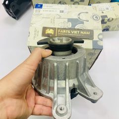 Chân máy bên trái Mercedes W205 C180, C250, C200, C300, C350 đời 2013 - 2019. Hàng Bmtsr. Mã   A2052400200, A2052406217