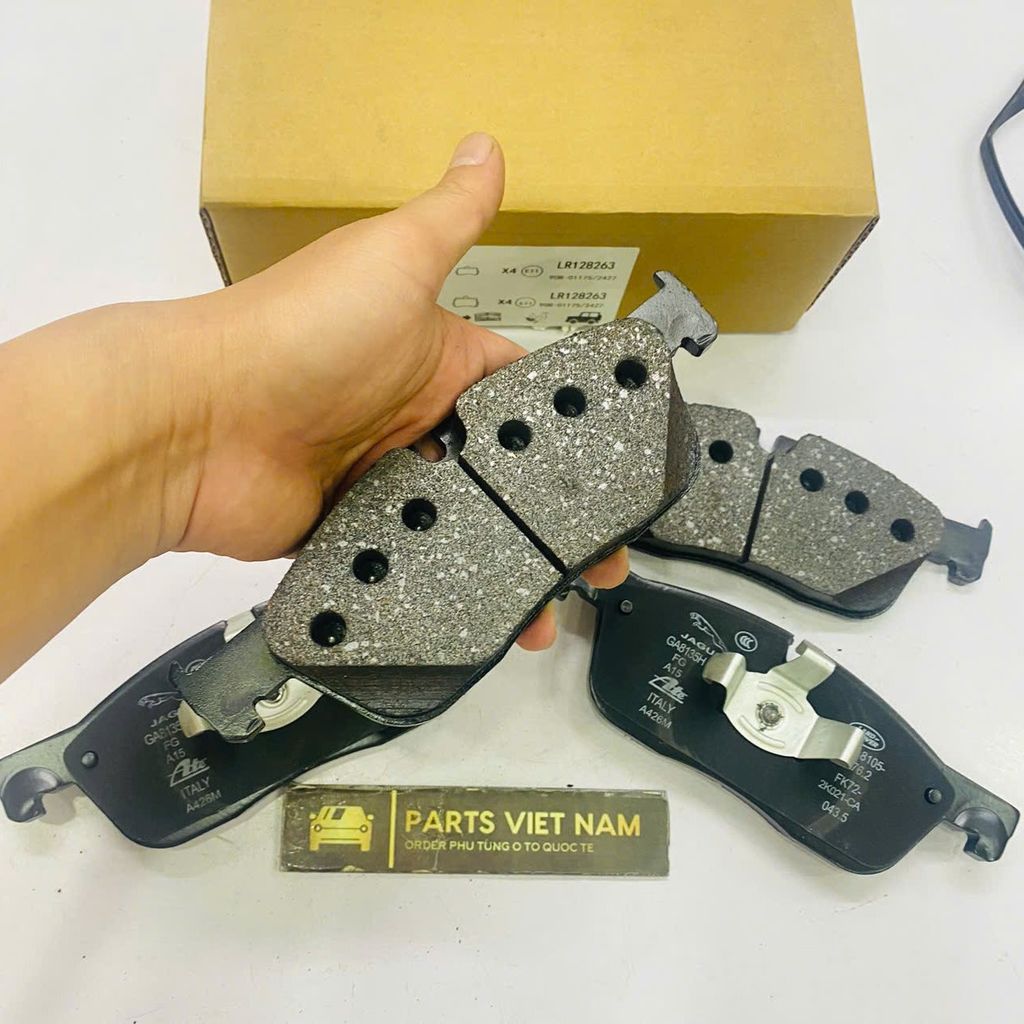 Má phanh hay bố thắng trước Land Rover Range Rover Evoque L538 2.0 và 2.2 đời 2011 - 2019. Hàng cao cấp bảo hành không mạt không zít. LR061373, LR072681, LR118006, LR128263, LR160435, LR160486, LR160540