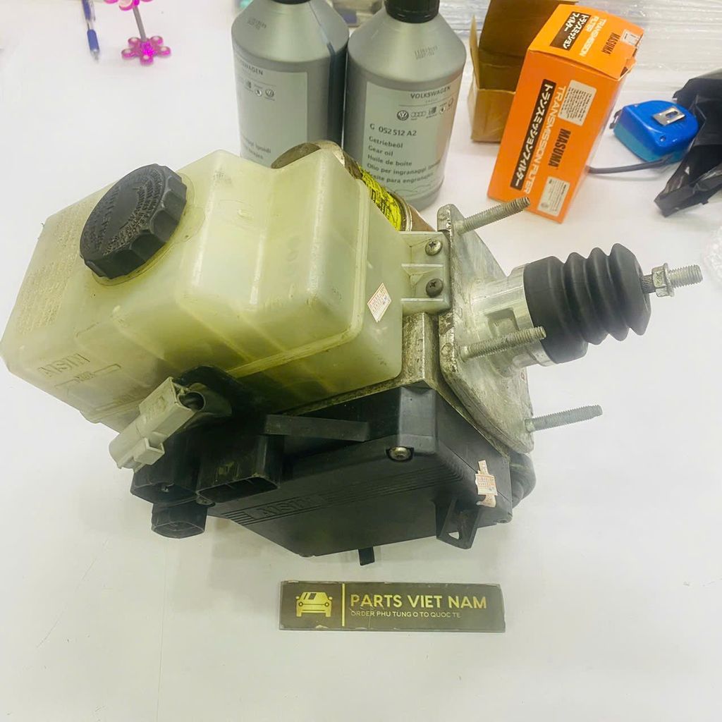 Cụm tổng phanh ABS Land Cruiser FZJ100, FZJ105 động cơ 1FZ đời 1998 - 2007. Hàng tháo xe không cảm biến áp suất dầu. Mã 47050-60030, 4705060030