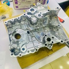 Bưởng bơm dầu hoặc nhớt động cơ hay nắp sên cam Toyota Innova, Fortuner, Haice, Land Prado máy xăng động cơ 1TR, 2TR đời 2017 - 2023. Hàng cao cấp. Mã 11310-0C030, 113100C030