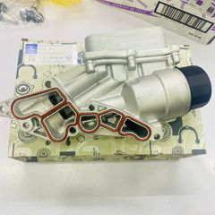 Cụm két làm mát dầu hay két sinh hàn Mercedes W203, W204, W211, W212, W164, W251, W221, R230, R171 động cơ M272. Hàng Bmtsr. Mã A2721800000, A272180000064, A2721800210, A2721800410, A2721800510