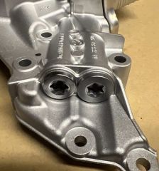 Cụm két làm mát dầu hay két sinh hàn Mercedes W203, W204, W211, W212, W164, W251, W221, R230, R171 động cơ M272. Hàng xịn đặt hàng 3 - 5 ngày. Mã A2721800000, A272180000064, A2721800210, A2721800410, A2721800510