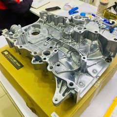 Bưởng bơm dầu hoặc nhớt động động cơ hay nắp sên cam Toyota Innova, Fortuner, Haice, Land Prado máy xăng động cơ 1TR, 2TR đời 2006 - 2016. Hàng cao cấp. Mã 11310-75060, 11310-0C010