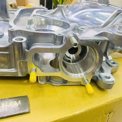 Bưởng bơm dầu hoặc nhớt động động cơ hay nắp sên cam Toyota Innova, Fortuner, Haice, Land Prado máy xăng động cơ 1TR, 2TR đời 2006 - 2016. Hàng cao cấp. Mã 11310-75060, 11310-0C010