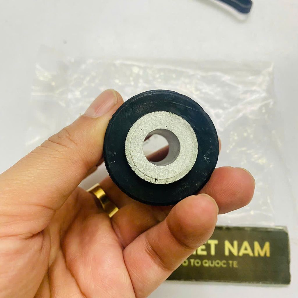 Cao su giá đỡ động cơ Mercedes W117, W156, W176, W246 GLA250, GLA200, CLA250, CLA200 đời 2014 - 2020. Hàng cao cấp đặt hàng 4 - 6 ngày. Mã A2702200006