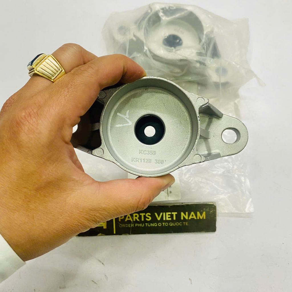 Bát bèo giảm xóc, nhún hay phuộc sau Mazda 2, Mazda 3, Mazda 6 đời 2014 - 2020. Hàng Mazda Changan. Mã KR1128380 ( 1 cái )