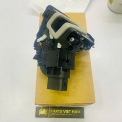 Ổ khóa ngậm cửa trước phải Ford Focus máy 1.8 và 2.0 đời 2005 - 2012. Hàng cao cấp. Mã 3M5AR21812ET