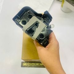 Ổ khóa ngậm cửa trước phải Ford Focus máy 1.8 và 2.0 đời 2005 - 2012. Hàng cao cấp. Mã 3M5AR21812ET
