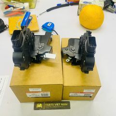 Cơ cấu hay khóa ngậm cửa trước Ford Focus 10 giắc điện đời 2006 - 2015. Hàng cao cấp. Mã 3M5AR21813MR  ( 1 cái )