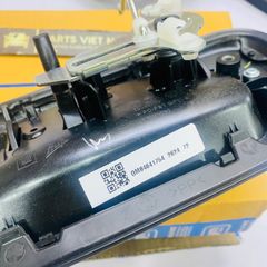 Tay nắm mở nắp thùng sau Chevrolet Colorado loại tay nhựa mầu đen đời 2012 - 2016. Hàng xịn GM. Mã 84641754