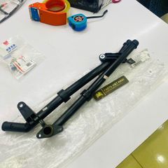 Ống nước làm mát đầu xi lanh động cơ M271 cho Mercedes W204 C200, C250, W212 E200, E250, R172 SLK200, SLK250 đời 2007 - 2014. Hàng xịn Mer. Mã 2712002452, A2712002452