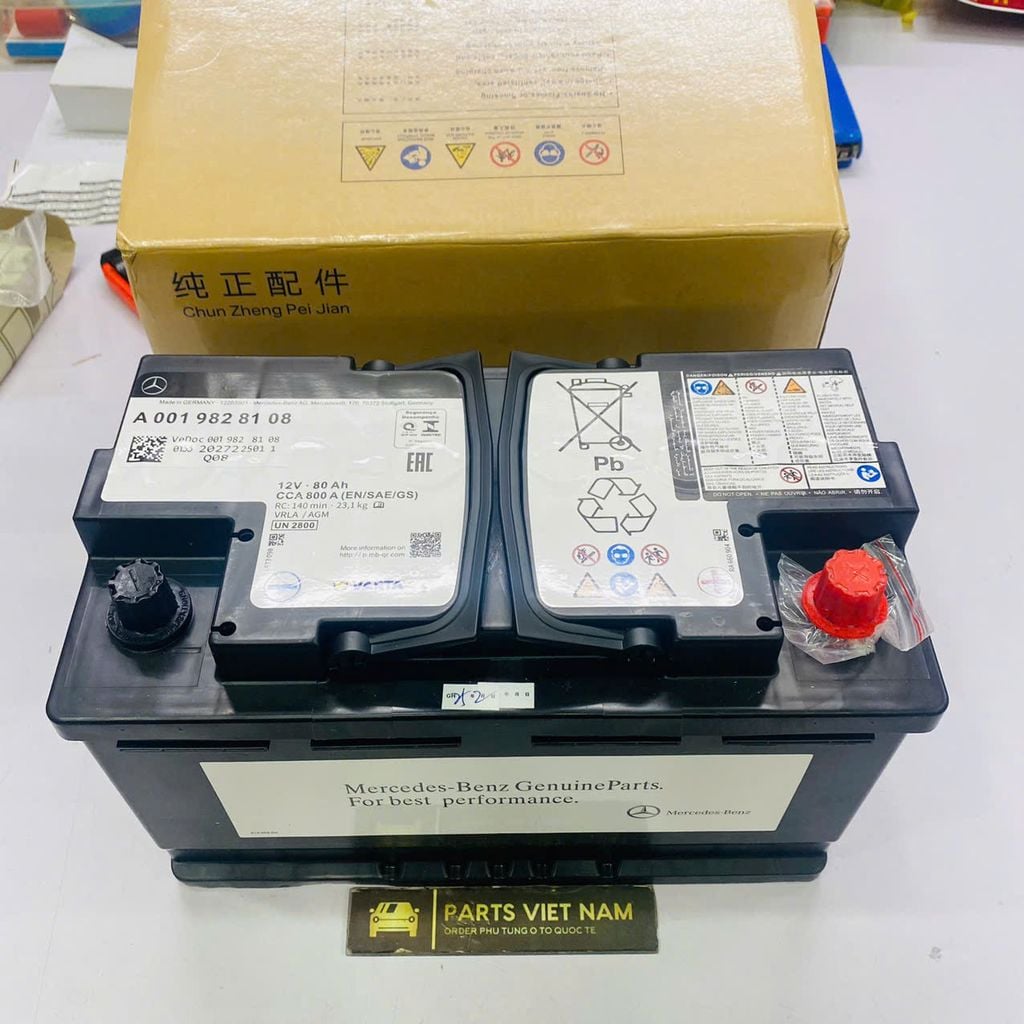 Bình ắc quy Mercedes GLK200, GLK250, GLK220, GLK280, GLK300, GL350, GLS450, S400, SLC300, SLC200, SLK200, SLK250, GLS350, X350 đời 2012 - 2022. Hàng Mer China thông só 12V 80Ah 800A bảo hành 6 tháng đặt hàng 6 - 8 ngày. A0009821708