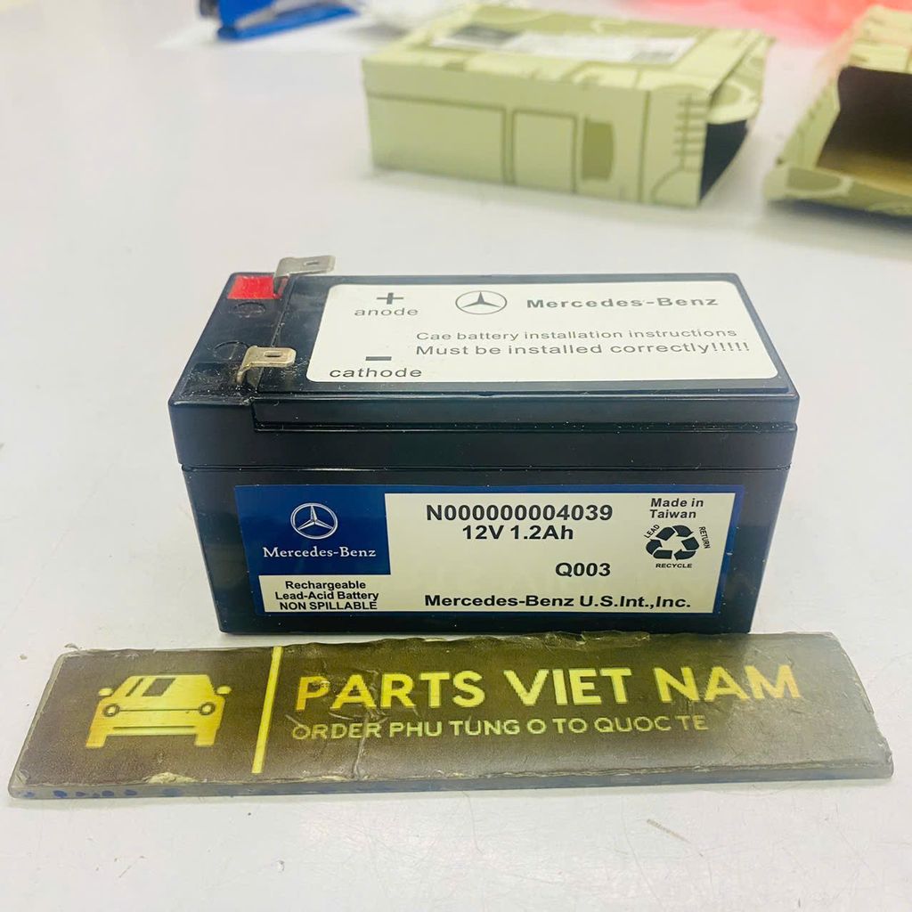 Bình ắc quy phụ Mercedes GLB180, GLB200, GLB220, GLB250, GLE400, GLE350, GLE320, GLE250, GLK200, GLK250, GLK220, GLK350, GLK300 đời 2012 - 2022. Hàng Mer xịn Taiwan bảo hành 6 tháng, thông số 12V 12Ah,  N000000004039, 000000-004039, A 000000-004039
