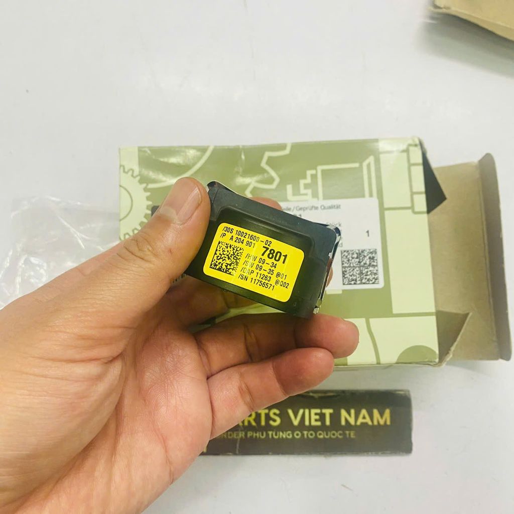 Cảm biến gạt mưa Mercedes W204, W212 C200, C250, C300, C350, E200, E250, E300, E350 đời 2006 - 2015. Hàng xịn Mer. Mã A2049017801, A2049014504, A2048201285, A2048703426, A2048208385
