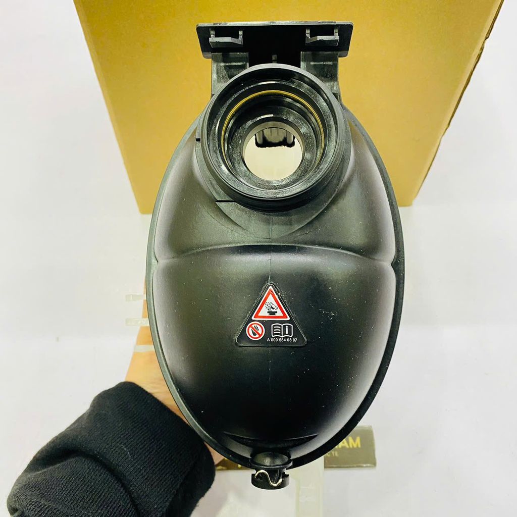 Bình nước phụ, bình nước làm mát động cơ Mercedes W204, W212 C180, C200, C300, C250, C350, CLS350, CLS500, E400, E350, E200, E250, E300, GLK200, GLK250, GLK300, GLK350 đời 2007 - 2012. Hàng cao cấp. Mã A2045000049, A2045000549, A2045000749