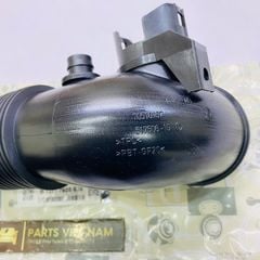 Ống dẫn khí nạp cho xe BMW F10 F22 F23 F30 320i, 328i, F31 F32 F34 F36 X1 E84 X3 F25 X4 F26 X5 F15, F10 520i, 528i đời 2011 - 2016. Hàng Bmtsr. Mã 13717605638