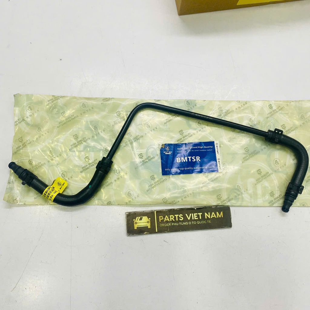 Ống nước hồi từ bình nước phụ xuống két nước Mercedes C200, C250, C300, W204. M271 đời 2006 - 2013. Hàng Bmtsr. Mã A2045010125