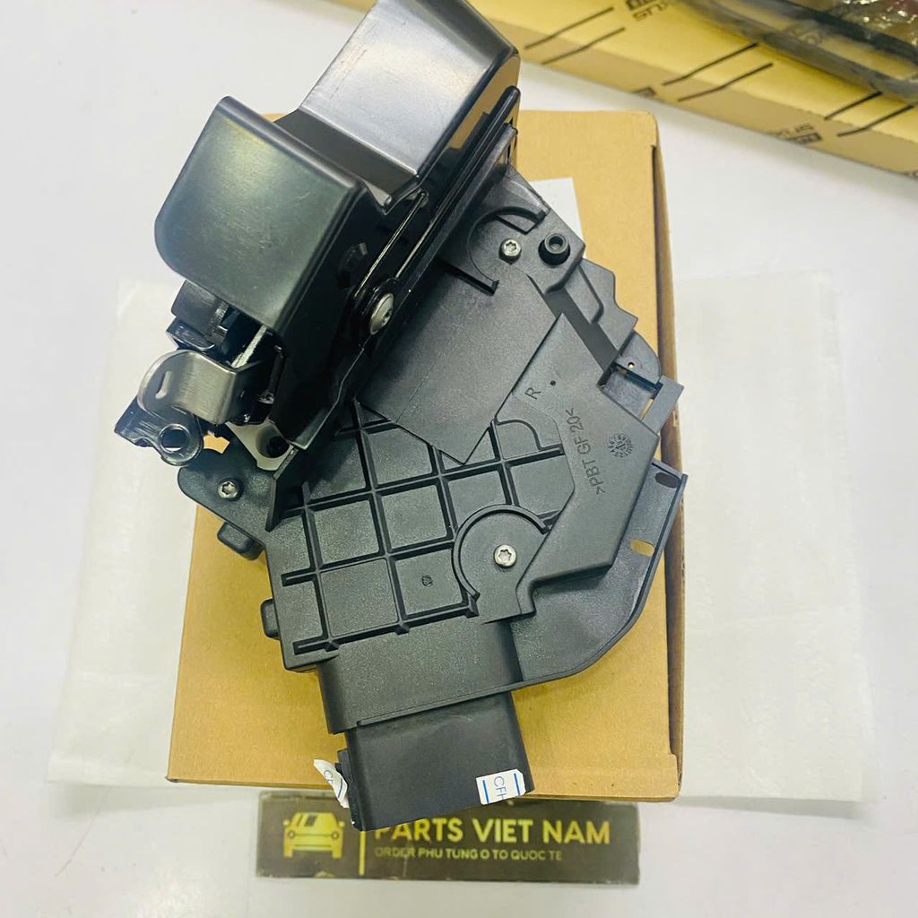 Ổ khóa ngậm cửa trước phải 6 giắc điện Ford Focus. Đời 2004 - 2012. Hàng cao cấp. Mã 3M5A R21812CM, 4892361
