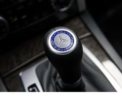 Logo cần số Mercedes W204 W205 W203 W211 W212 W213 W221 W222 C200, C250, C300, C180, E200, E240, E250, E280, E300, S300, S350, S400 đời 2003 - 2019. Hàng cao cấp. Mã LOGOCANSO