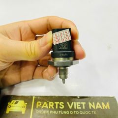 Cảm biến áp suất ( xuất ) xăng hay nhiên liệu Mercedes A250, A220, B220, B250, C200, C300, CLA220, CLA250, CLS450, CLS350, E350, E200, E450, E300, GLA250, GLC200, GLC300, S450, S500. Hàng Bosch Đức. Mã 0261545117,  A2569050200