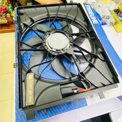 Cụm lồng quạt két nước động cơ M271 Mercedes W176 A250, A220, A200, W246 B200, B250, B220, W204 C200, C220, C300, C250, C350, W117 CLA250, CLA200, CLA220, W212 E200, E250, E350, E400, W156 GLA220, GLA200. Hàng Maheuhe. Mã A2045000293, A2049066802