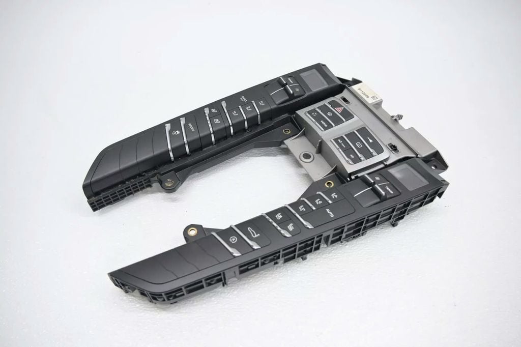 Bảng điều khiển trung tâm hay điều hòa không khí Porsche Panamera đời 2010 - 2013. Hàng tháo xe US mới 90%. Đặt hàng 18 - 20 ngày. Mã 97065320509, 970.653.205.09, 97061342702, 970.613.427.02, 97061347002