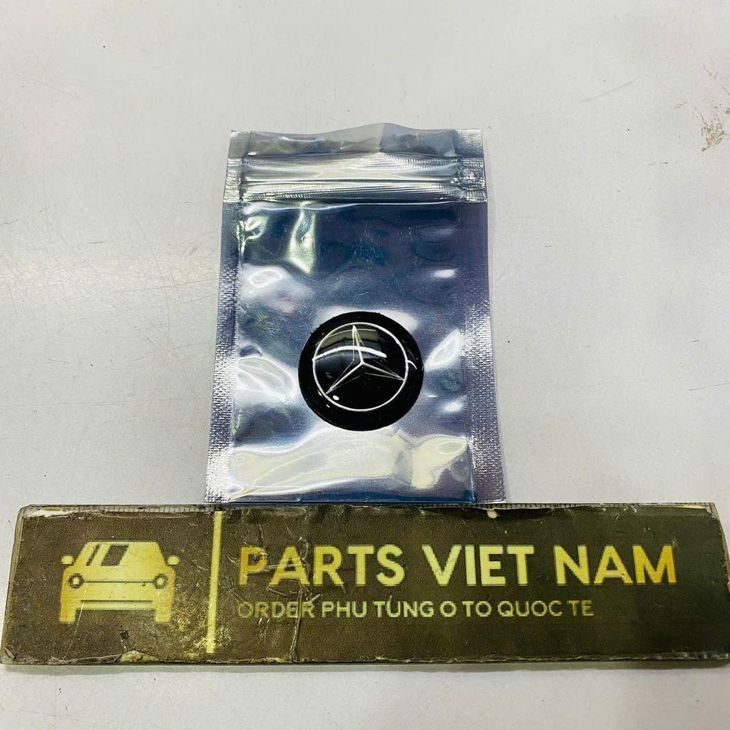 Logo cần đi số mầu đen Mercedes W204 W205 W203 W211 W212 W213 W221 W222 C200, C250, C300, C180, E200, E240, E250, E280, E300, S300, S350, S400 đời 2003 - 2019. Hàng cao cấp. Mã LOGOSODEN