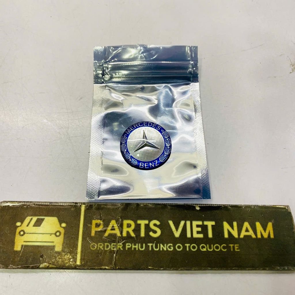 Logo cần đi số mầu xanh Mercedes W204 W205 W203 W211 W212 W213 W221 W222 C200, C250, C300, C180, E200, E240, E250, E280, E300, S300, S350, S400 đời 2003 - 2019. Hàng cao cấp. Mã LOGOSOXANH