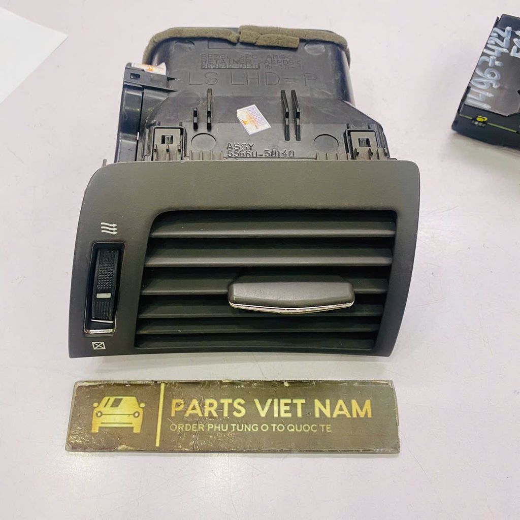 Cửa gió điều hòa taplo bên phải mầu ghi sáng Lexus LS460, LS600 đời 2007 - 2012. Hàng tháo xe còn 90%, đặt hàng 8 - 12 ngày. Mã 55660-50140