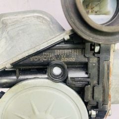 Mô tơ lên xuống kính trước phải Lexus LS460, LS600H đời 2006 - 2012. Hàng xịn tháo xe đặt 7 ngày. Mã 85710-50100, 8571050100