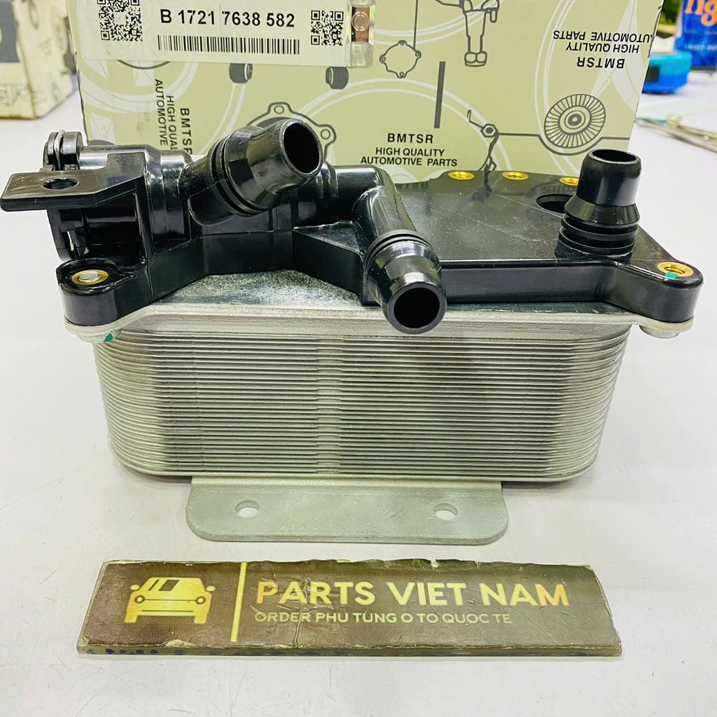 Két làm mát dầu ( sinh hàn ) hay nhớt hộp số tự động Bmw F10, F11 520i, 528i, Vinfast Lux A động cơ N20, N52, N55, N63 đời 2010 - 2017. Hàng Bmtsr. Mã 17217618778, 17217638582, 7638582