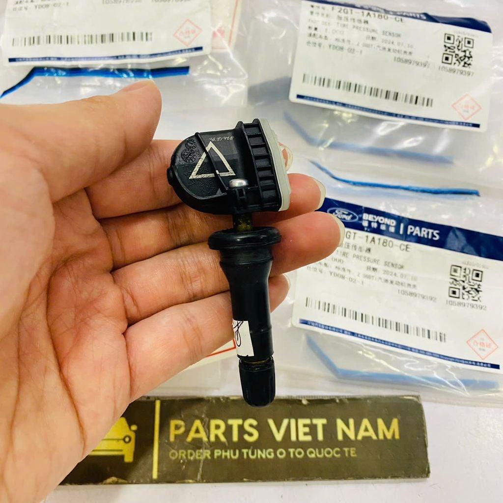 Cảm biến áp suất ( xuất ) lốp Ford Ecosport, Explorer, Fiesta, Focus, Ranger 2.2 3.2, Transit đời 2018 - 2025. Hàng xịn Ford JMC. Mã F2GT-1A180-CE, F2GT1A180CE ( 1 cái )