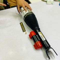 Giảm xóc hay phuộc nhún trước bóng hơi Mercedes W205 C200, C300, C250, C350 đời 2014 - 2018. Hàng cao cấp. Mã A2053204768 LH, A2053204868 RH