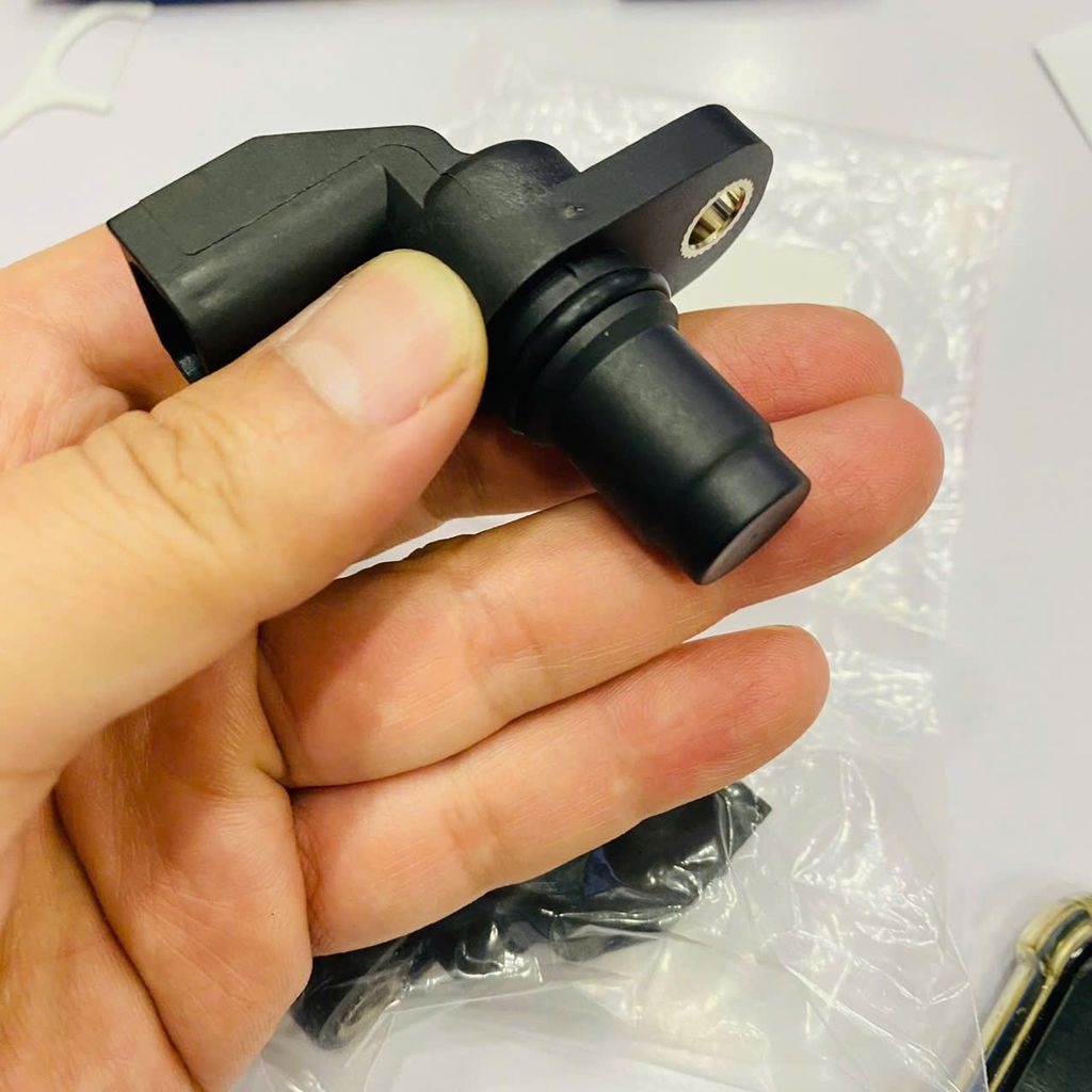Cảm biến trục cam Volvo XC60, V60, S60 đời 2010 - 2014. Hàng cao cấp đặt hàng 8 - 12 ngày. Mã 32255172, 31368748, 32213801