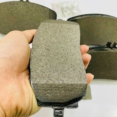 Má phanh hay bố thắng trước Mercedes C-CLASS, W206, C300, E200, E220, E300, E400, E180 đời 2021 - 2023. Hàng cao cấp. Mã 0004200204, 0004200304, 0004202404, 0004203303, 0004203503, A0004200204, A 0004200304, A0004202404, A0004203303, A0004203503