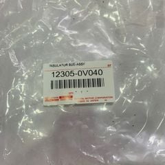 Cao su chân đầu máy bên phải hay chân thủy lực Toyota Rav4 đời 2008 - 2016. Hàng cao cấp. Mã 12305-0V040, 12305-0V030, 12305-36040 ,12305-0V010, 12305-36010