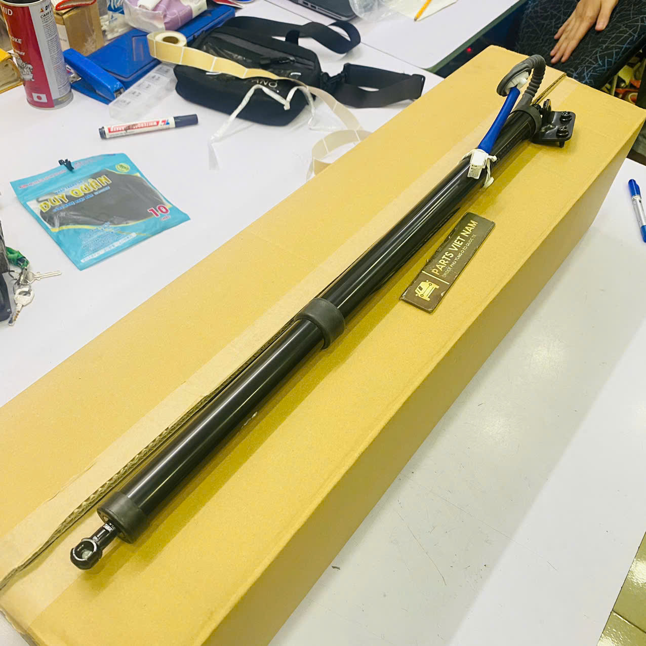 Ty chống sau cốp điện Mazda CX8 đời 2018 - 2025. – Parts Viet Nam