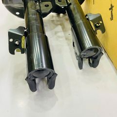 Giảm xóc hay phuộc nhún trước Lexus RX330, RX350 máy 3.3 động cơ 3MZ đời 2003 - 2006. Hàng Showa Japan thay 1 đôi bảo hành 6 tháng. Mã 48510-49445 RH, 48520-49555 LH ( 1 cái )