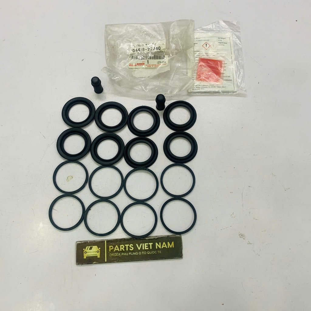 Bộ cup ben hay cupen chụp bụi piston phanh hoặc thắng trước Lexus IS250, IS300, IS350, GS300, GS350, GS430, GS460, GS450H đời 2005 - 2020. Hàng xịn Toyota Japan. Mã 0447822040, 04478-22040