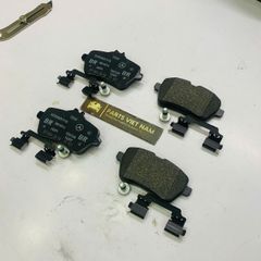 Má phanh hay bố thắng sau Mercedes W213 E53 W221 W222 S400 S500 S450 S350 đời 2014 - 2019. Hàng cao cấp liền cảm biến báo mòn. Mã A0064205020, A0064208820, A0074203320, A0084200220, A0084203320