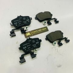 Má phanh hay bố thắng sau Mercedes W213 E53 W221 W222 S400 S500 S450 S350 đời 2014 - 2019. Hàng cao cấp liền cảm biến báo mòn. Mã A0064205020, A0064208820, A0074203320, A0084200220, A0084203320