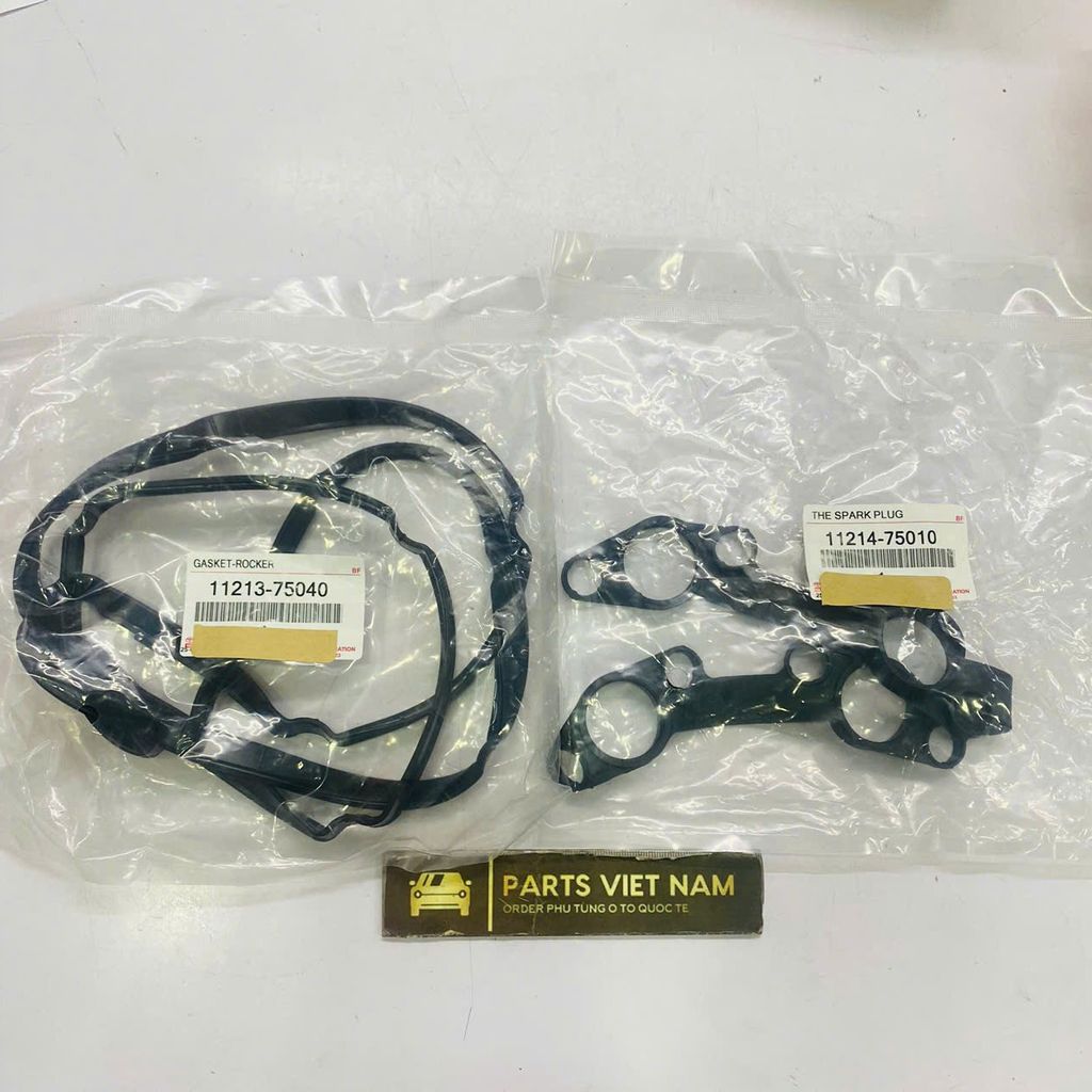Gioăng dàn ( giàn ) cò hay nắp mặt máy liền gioăng bugi Toyota Innova, Fortuner, Haice, Land Cruiser Prado động cơ 1TR, 2TR đời 2006 - 2016. Hàng cao cấp. Mã 11213-75040, 11214-75010 ( 1 đôi )