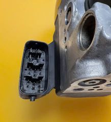 Cụm điều khiển phanh ABS Toyota Highlander đời 2001- 2003. Hàng tháo xe zin mới 90% đặt mỹ 18 ngày. Mã 44510-48020, 4451048020