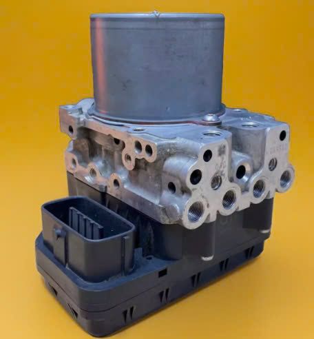 Cụm điều khiển phanh ABS Toyota Rav4 A/T 2.5 đời 2023. Hàng tháo xe zin mới 90% đặt mỹ 18 ngày. Mã 44540-42270